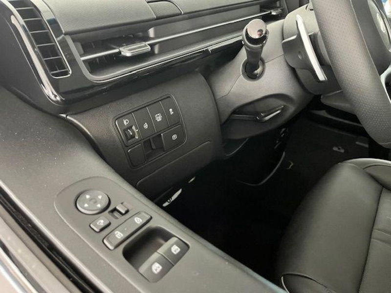 Hyundai Staria nuova a Verbano Cusio Ossola (13)