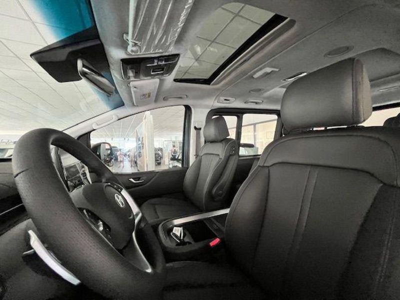Hyundai Staria nuova a Verbano Cusio Ossola (16)