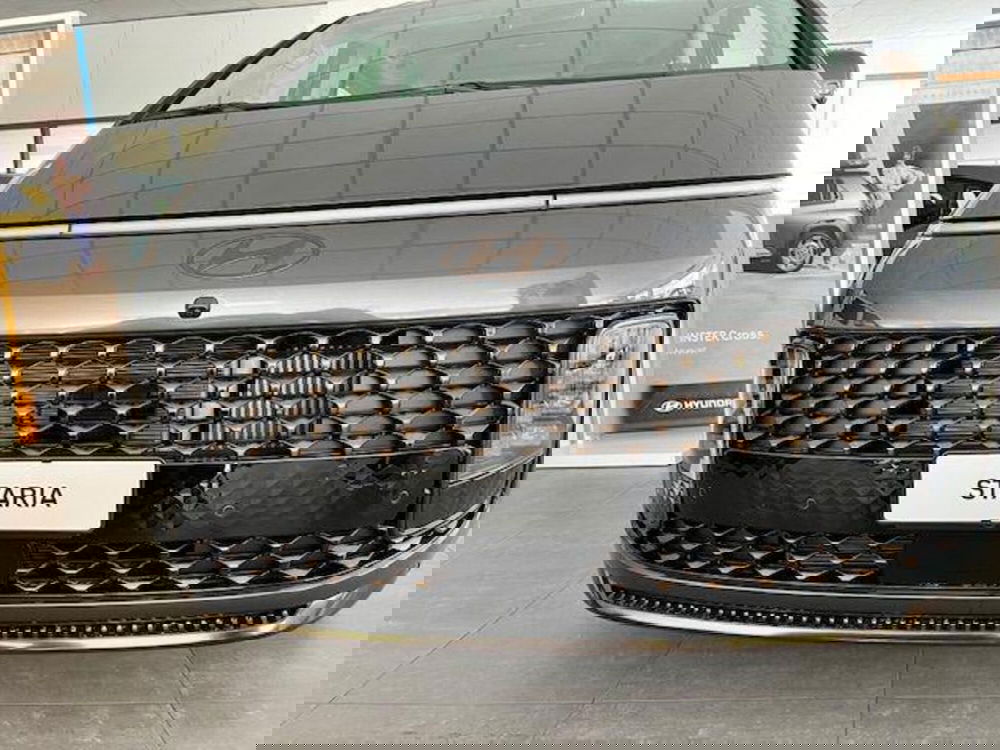 Hyundai Staria nuova a Verbano Cusio Ossola (3)