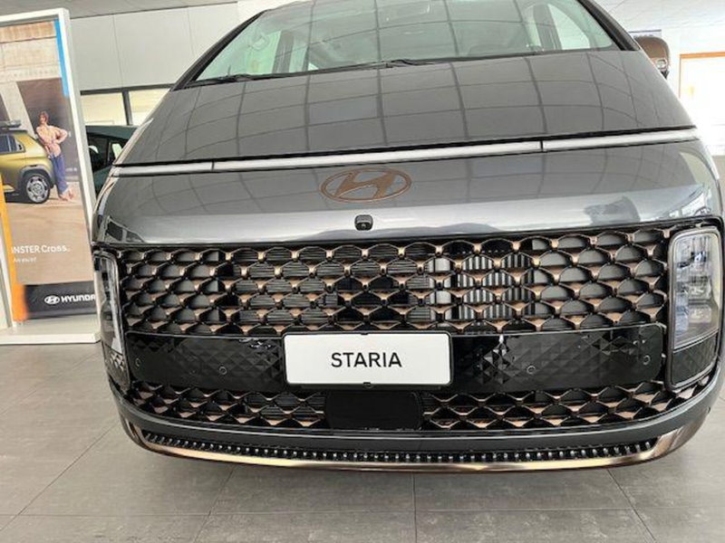Hyundai Staria nuova a Verbano Cusio Ossola (3)