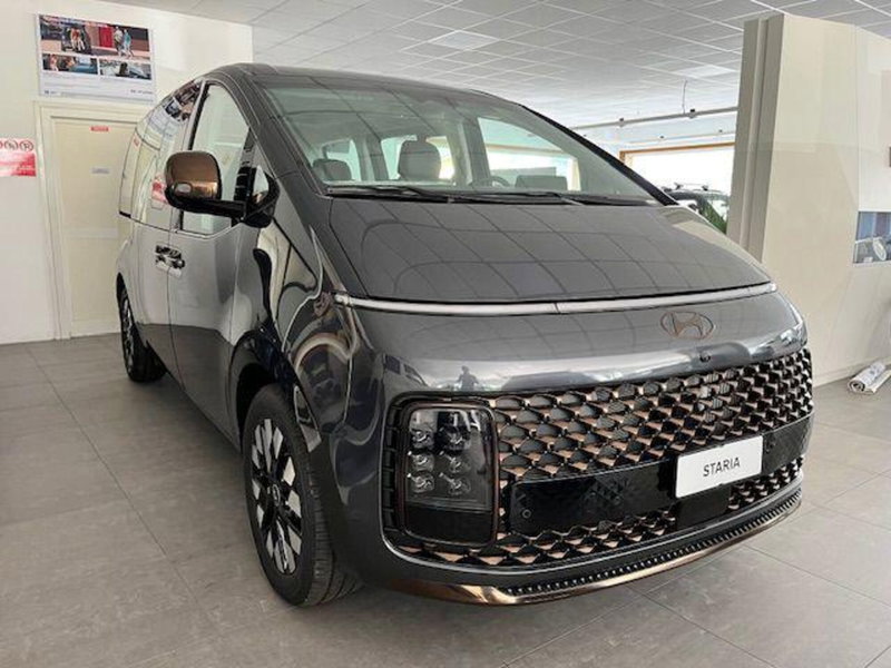 Hyundai Staria nuova a Verbano Cusio Ossola (4)