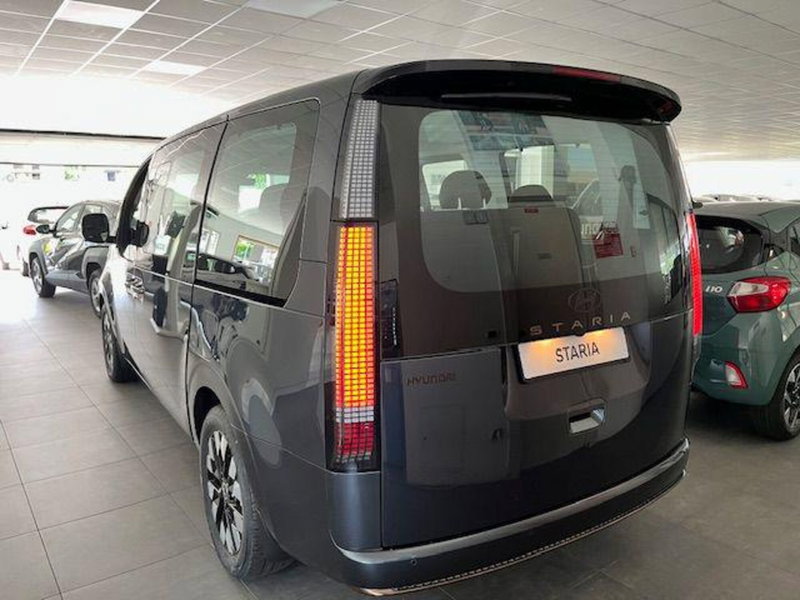 Hyundai Staria nuova a Verbano Cusio Ossola (7)