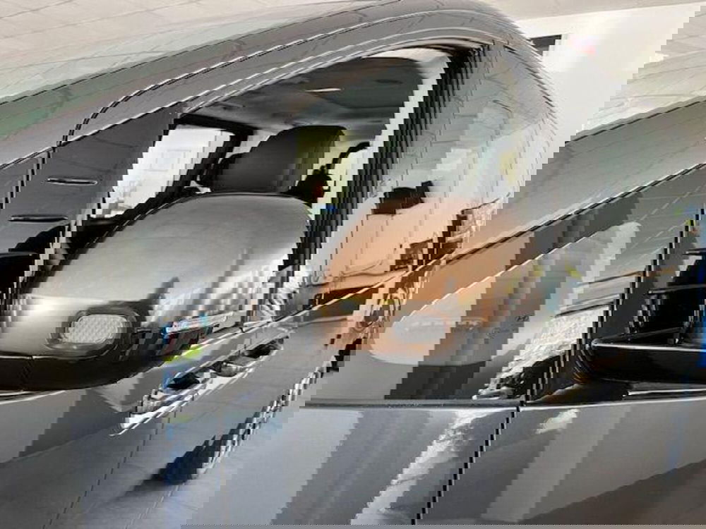 Hyundai Staria nuova a Verbano Cusio Ossola (8)