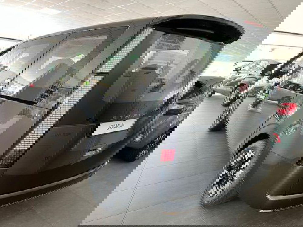 Hyundai Staria nuova a Verbano Cusio Ossola (9)