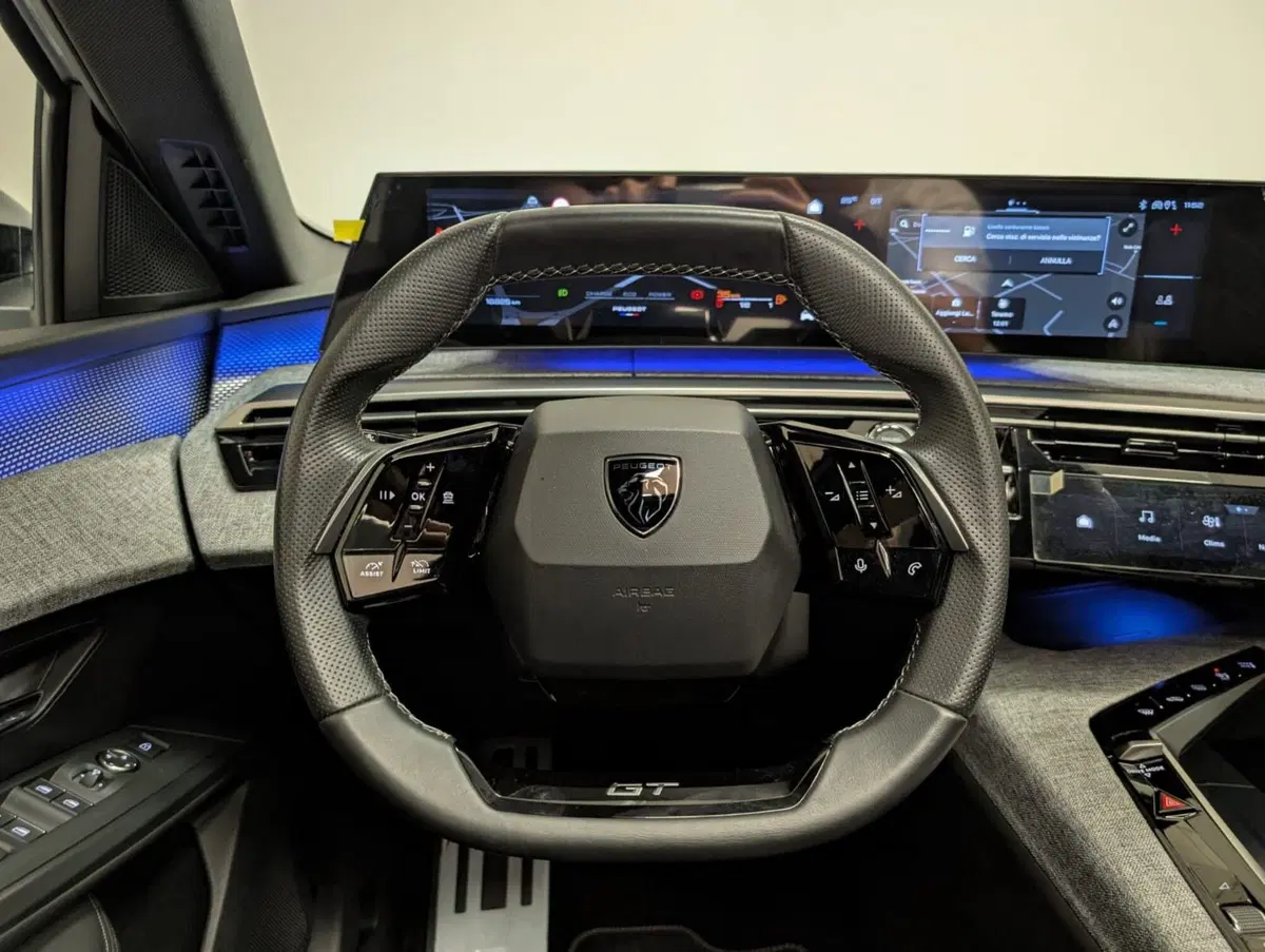 Peugeot 5008 nuova a Teramo (17)