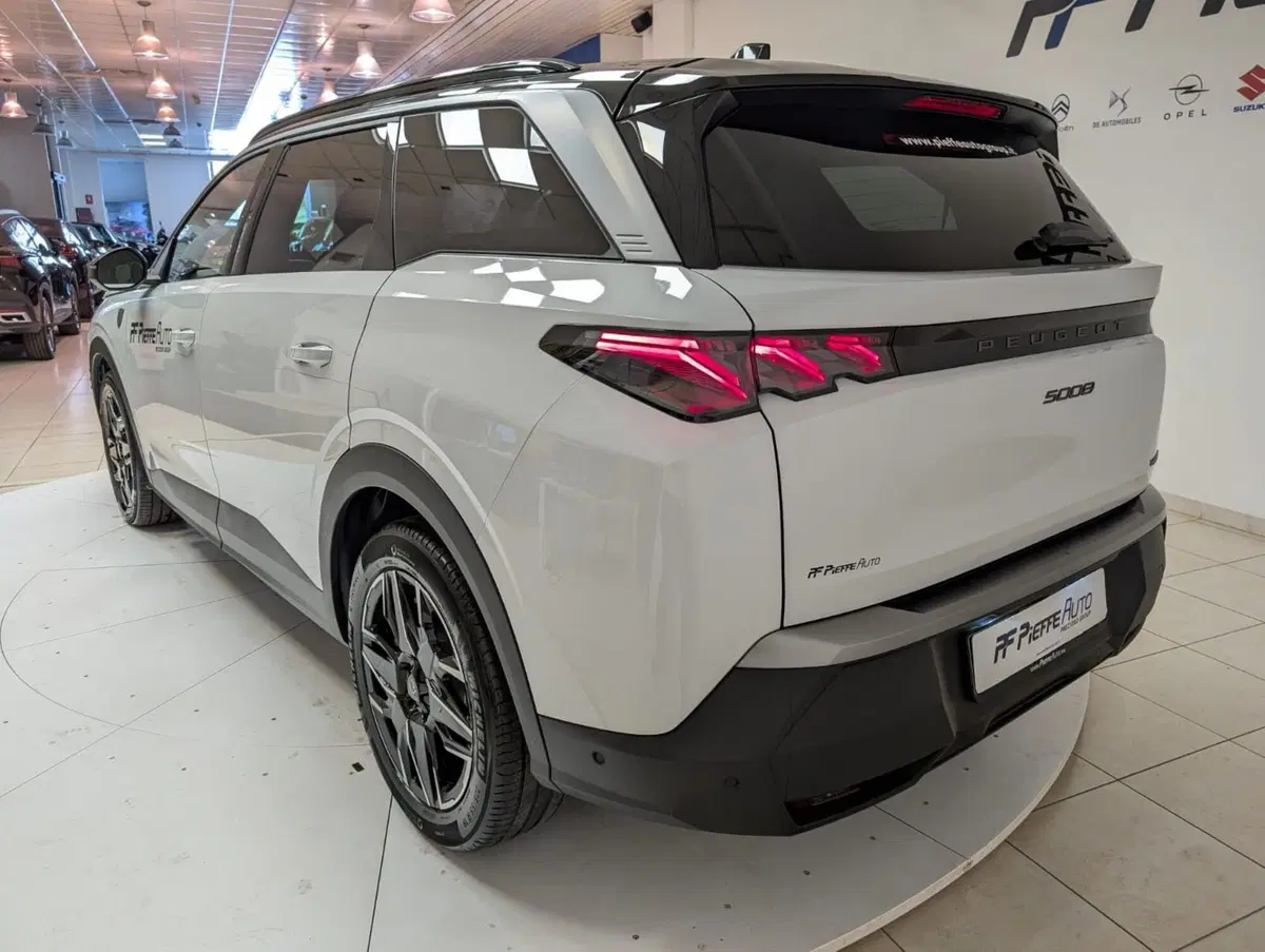 Peugeot 5008 nuova a Teramo (9)