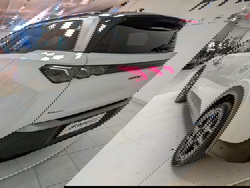 Peugeot 5008 nuova a Teramo (9)