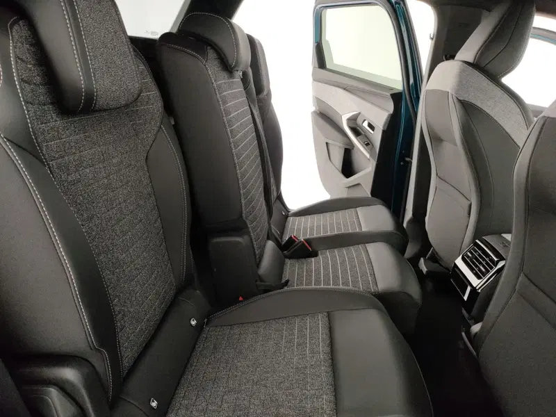 Peugeot 5008 nuova a Caserta (12)
