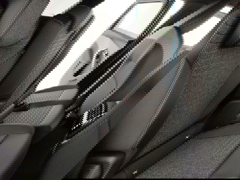 Peugeot 5008 nuova a Caserta (12)