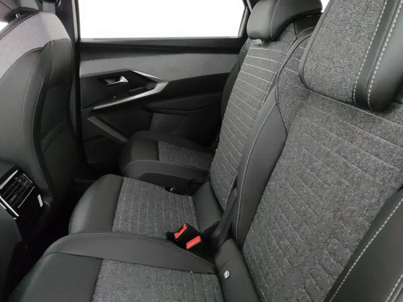 Peugeot 5008 nuova a Caserta (18)