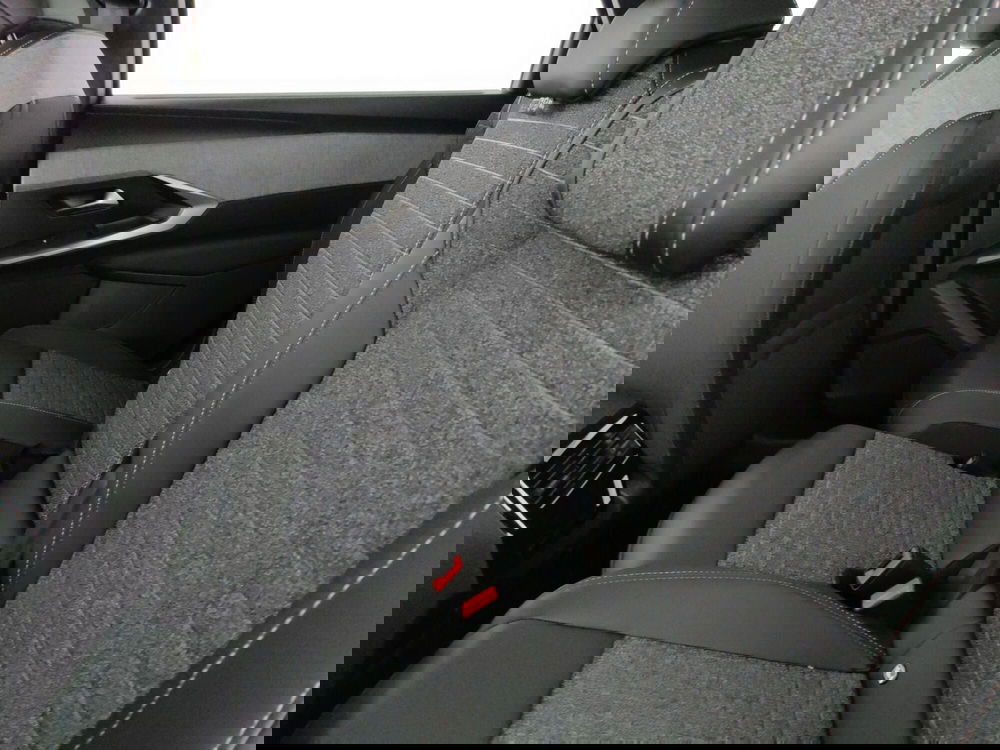 Peugeot 5008 nuova a Caserta (18)