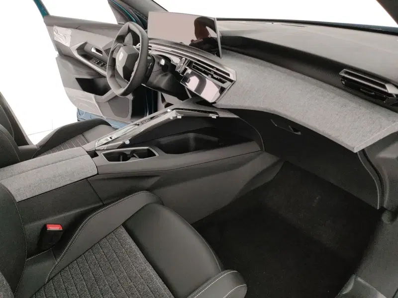 Peugeot 5008 nuova a Caserta (10)