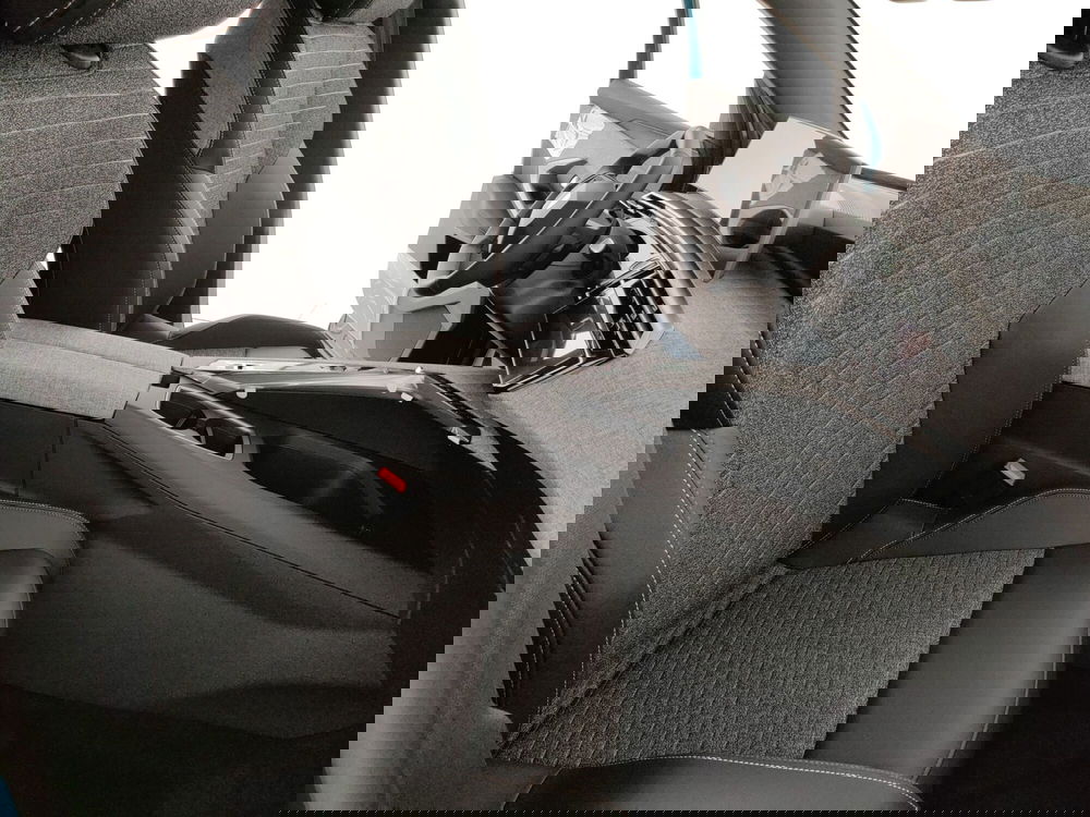 Peugeot 5008 nuova a Caserta (11)