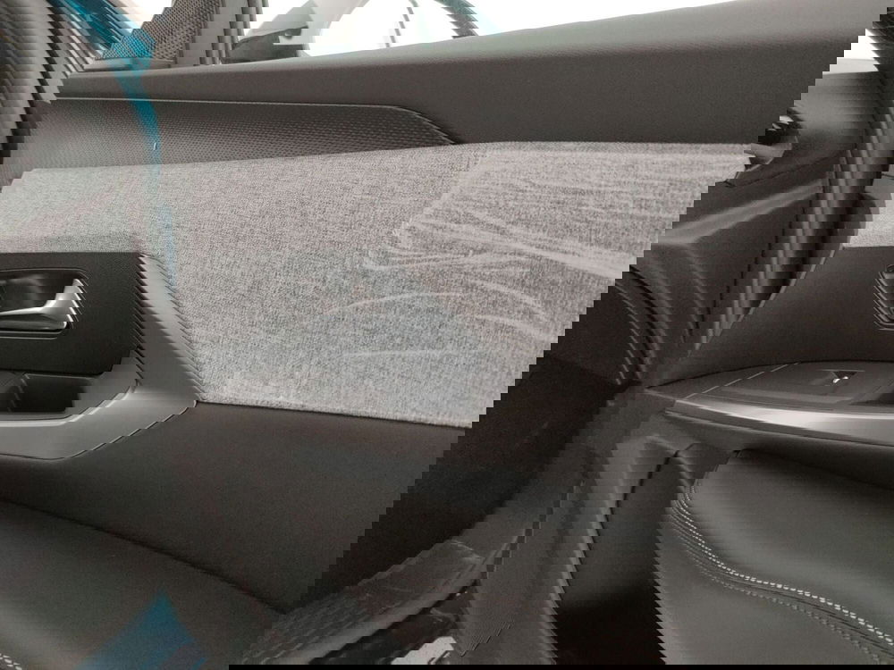 Peugeot 5008 nuova a Caserta (12)