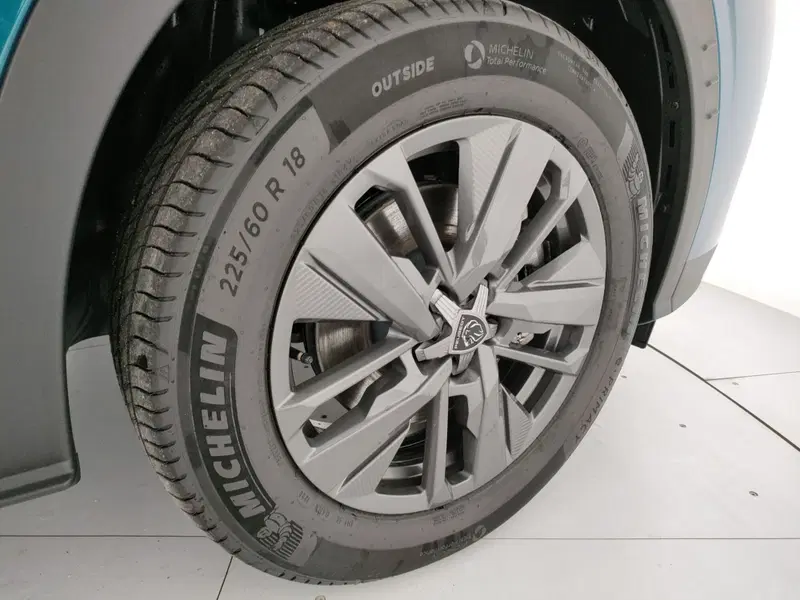 Peugeot 5008 nuova a Caserta (13)