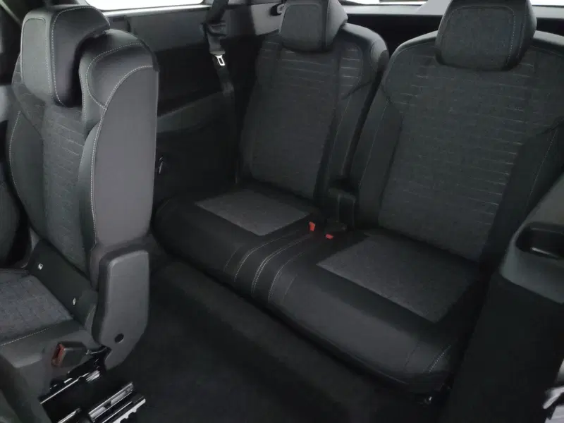 Peugeot 5008 nuova a Caserta (16)