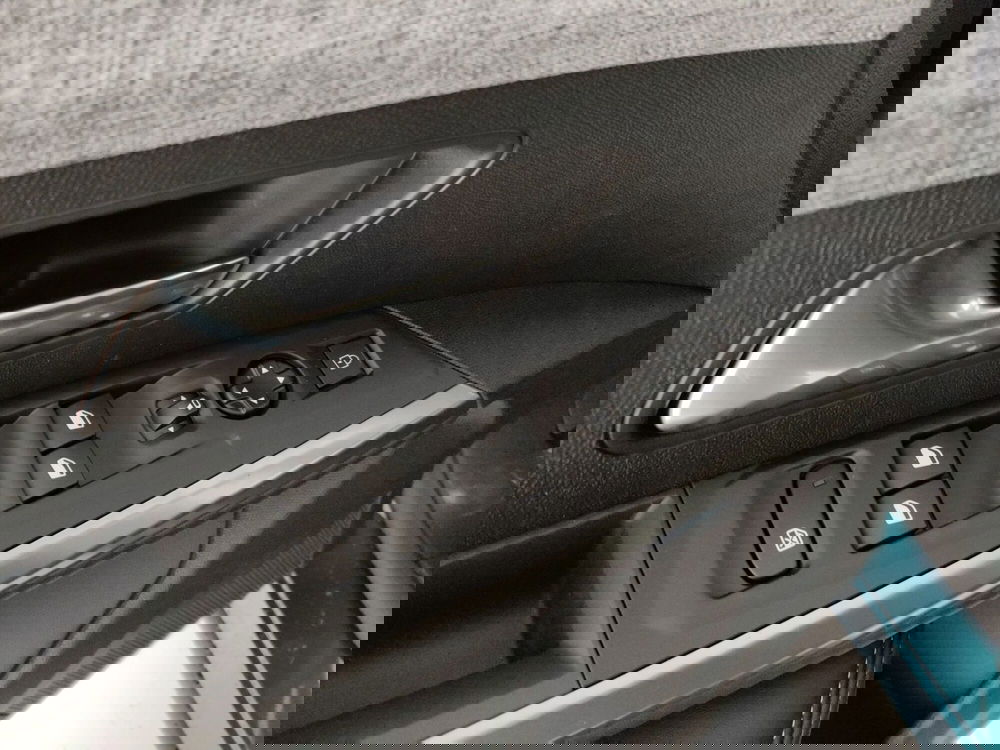 Peugeot 5008 nuova a Caserta (17)