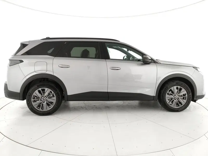 Peugeot 5008 nuova a Caserta (4)