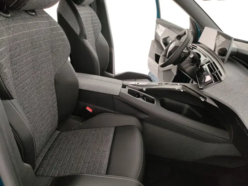 Peugeot 5008 nuova a Caserta (11)