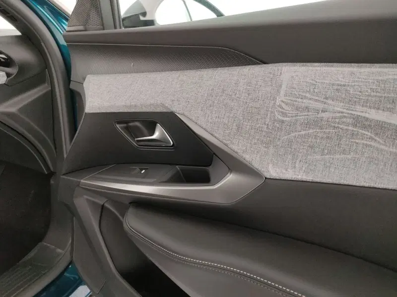 Peugeot 5008 nuova a Caserta (12)