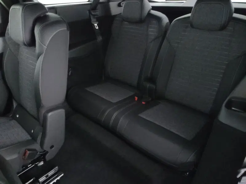 Peugeot 5008 nuova a Caserta (16)