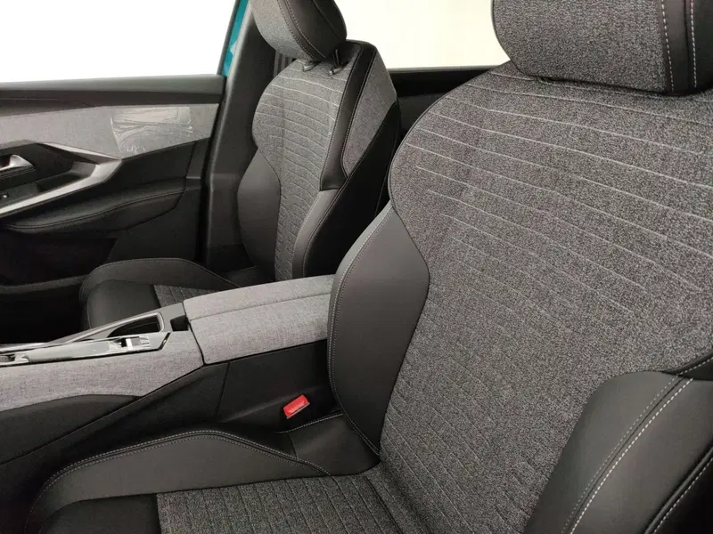 Peugeot 5008 nuova a Caserta (19)