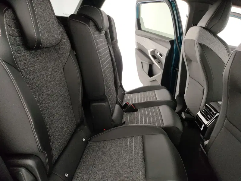 Peugeot 5008 nuova a Caserta (9)