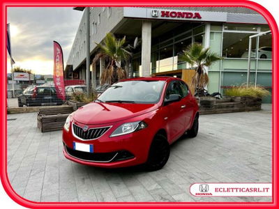 Lancia Ypsilon 1.0 FireFly 5 porte S&amp;S Hybrid Ecochic Silver del 2023 usata a Savona