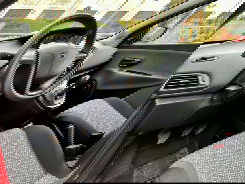 Lancia Ypsilon usata a Savona (15)