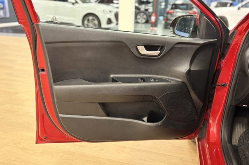 Kia Rio usata a Latina (12)