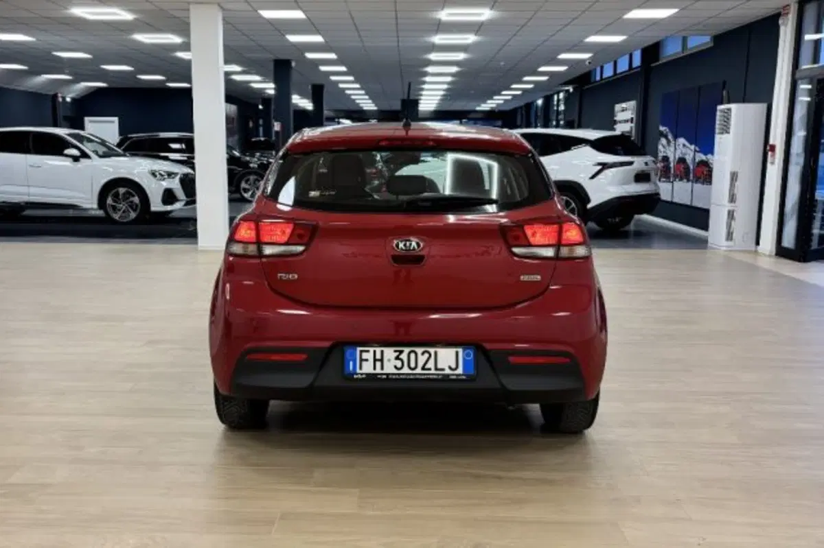 Kia Rio usata a Latina (6)