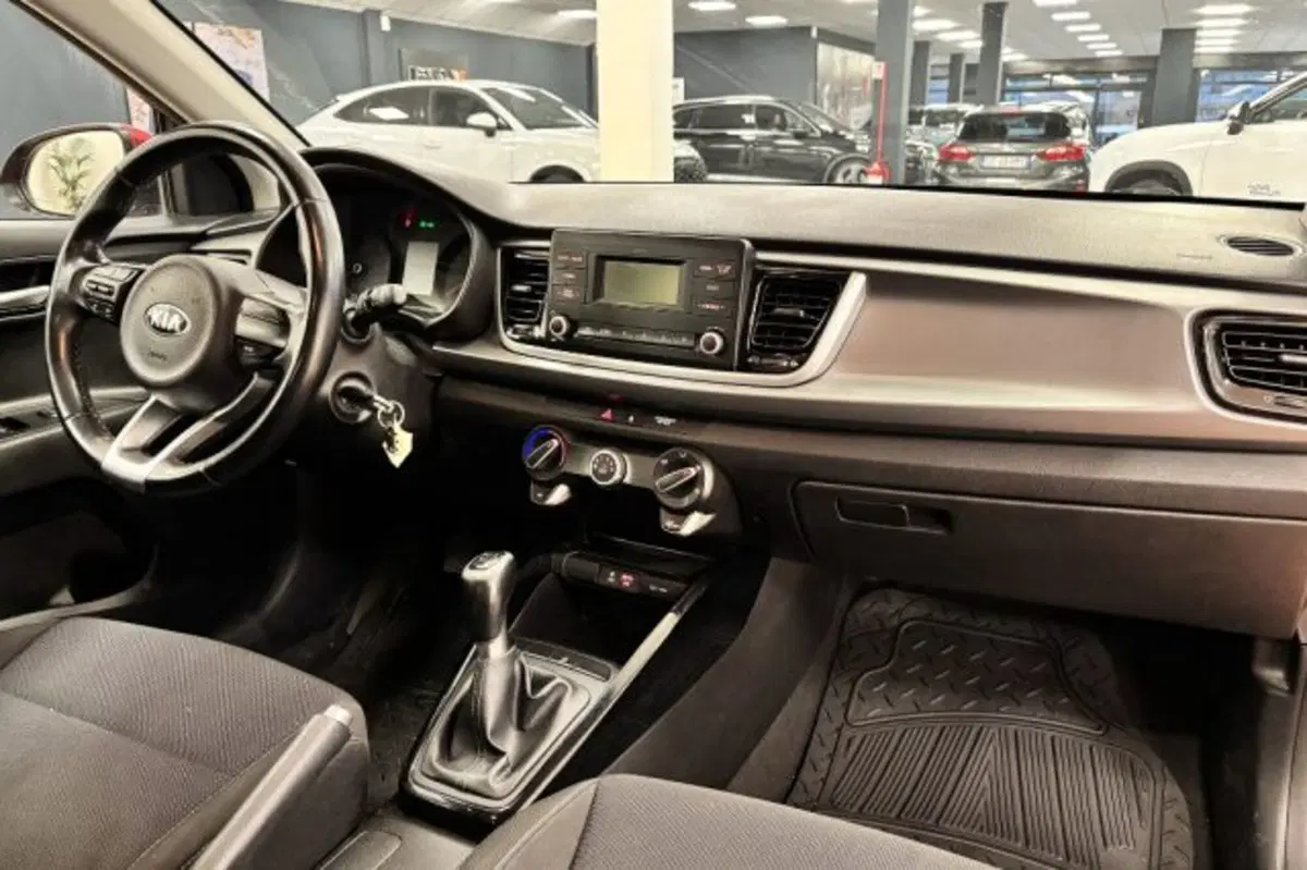 Kia Rio usata a Latina (9)