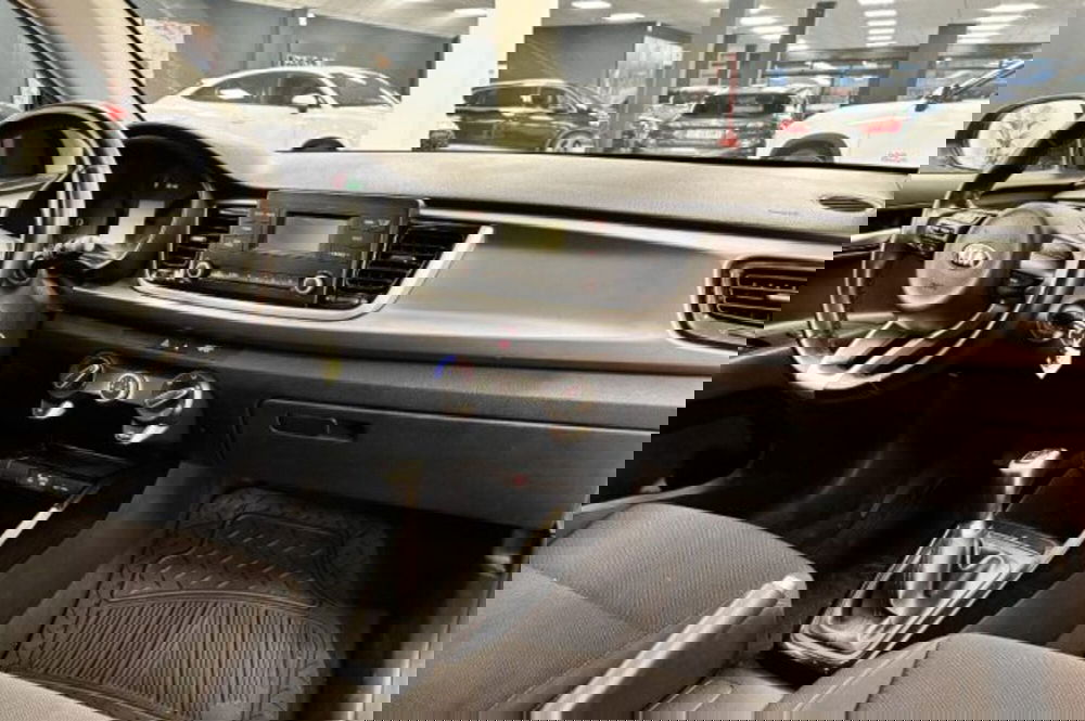 Kia Rio usata a Latina (9)