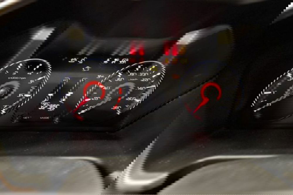 Mahindra KUV100 usata a Latina (13)