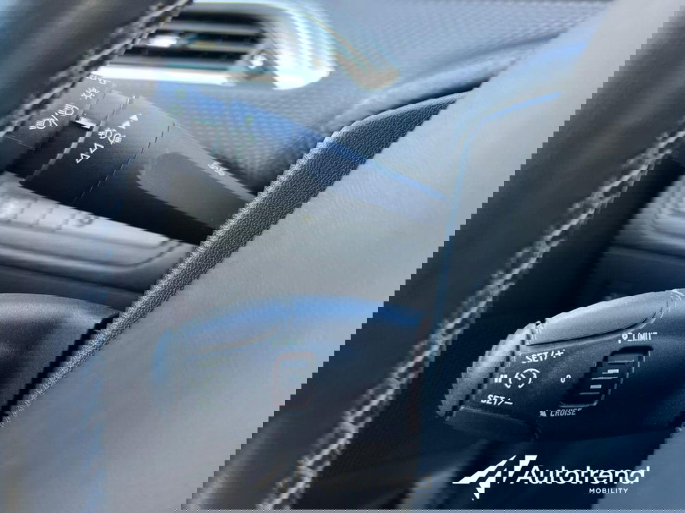 Peugeot 208 usata a Bari (9)