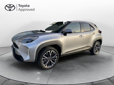 Toyota Yaris Cross 1.5 Hybrid 5p. E-CVT AWD-i Lounge del 2022 usata a Beregazzo con Figliaro