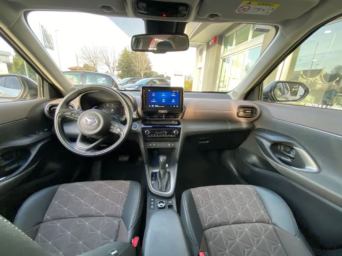 Toyota Yaris Cross usata a Como (7)
