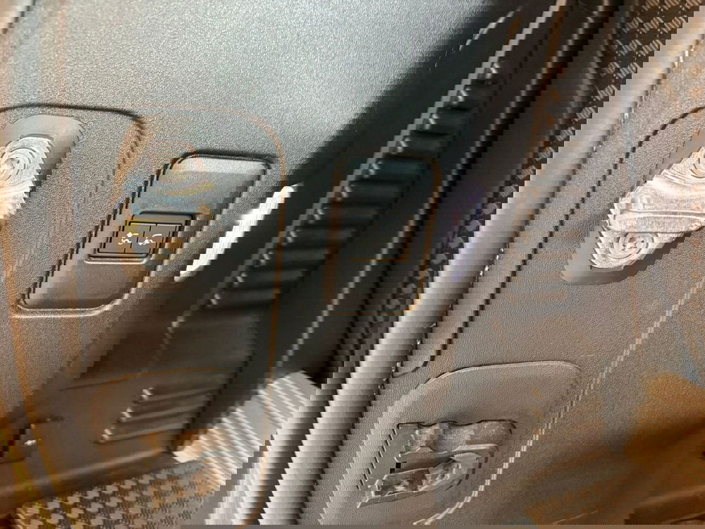 Land Rover Defender usata a Torino (12)