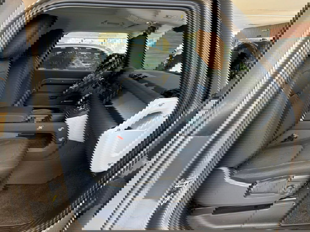 Land Rover Defender usata a Torino (8)