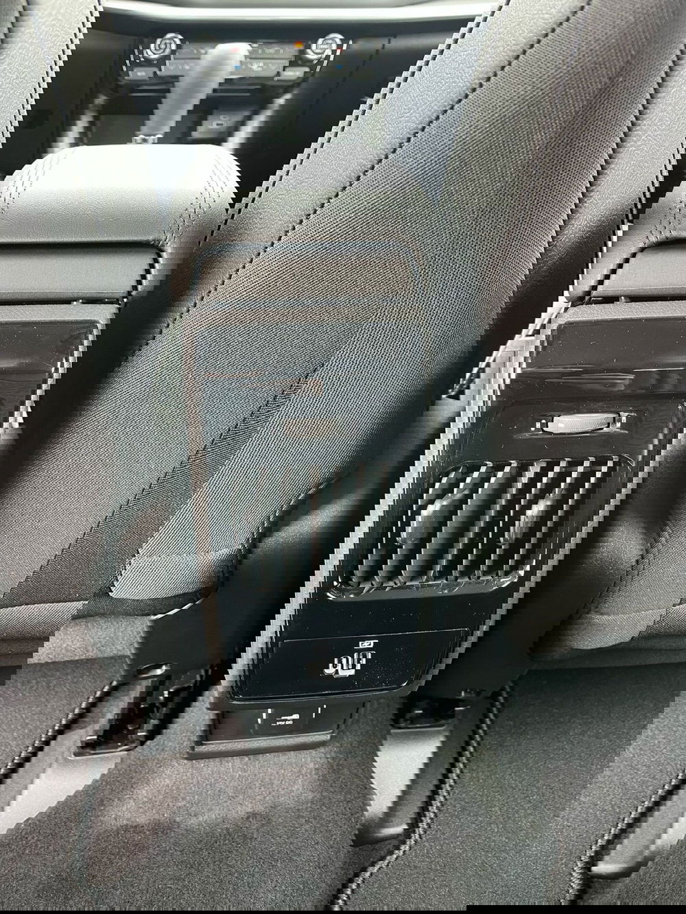 Jeep Compass nuova a Milano (14)