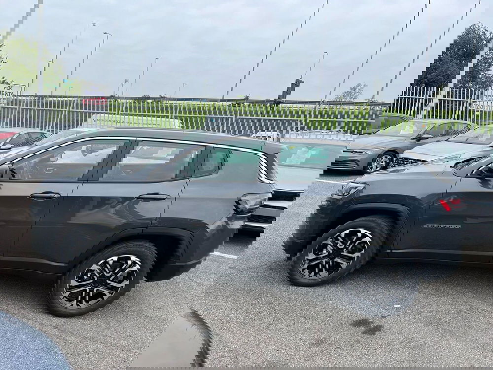 Jeep Compass nuova a Milano (4)