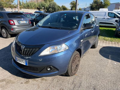 Lancia Ypsilon 1.0 FireFly 5 porte S&amp;S Hybrid Ecochic Silver del 2023 usata a Milano