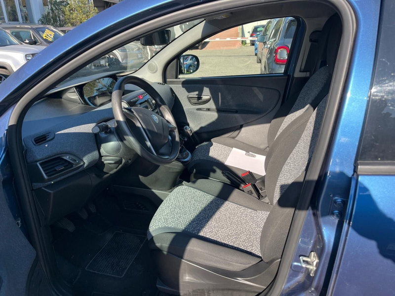 Lancia Ypsilon usata a Milano (11)
