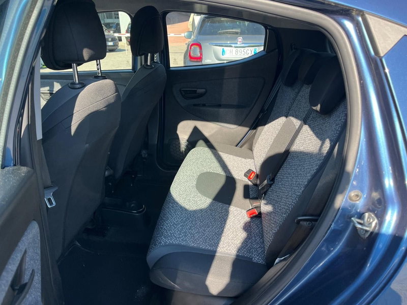 Lancia Ypsilon usata a Milano (13)
