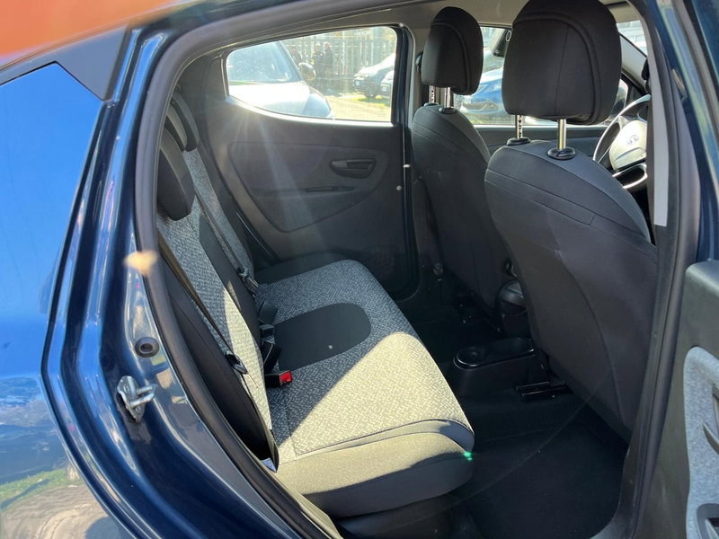Lancia Ypsilon usata a Milano (14)