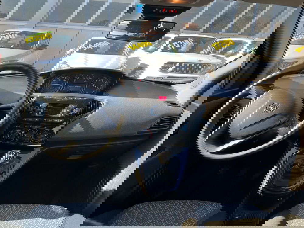 Lancia Ypsilon usata a Milano (15)