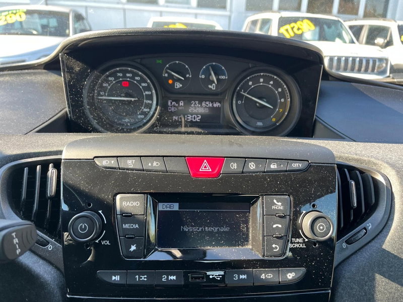 Lancia Ypsilon usata a Milano (16)