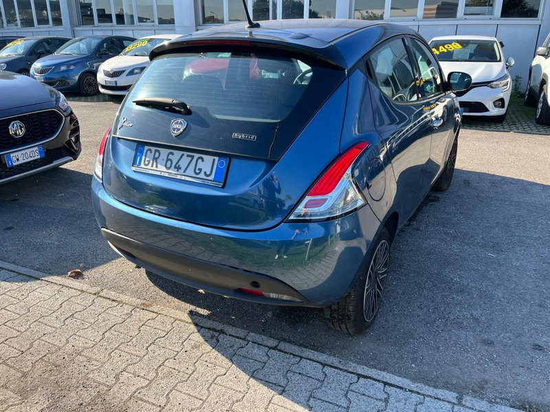 Lancia Ypsilon usata a Milano (7)