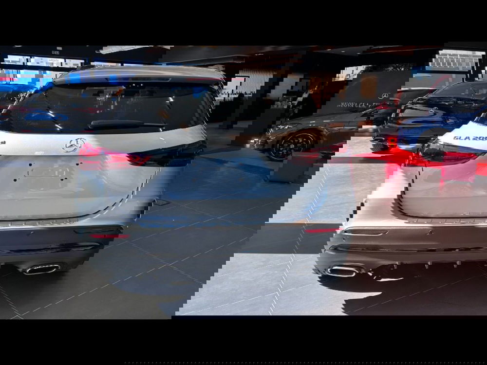 Mercedes-Benz GLA SUV nuova a Firenze (5)