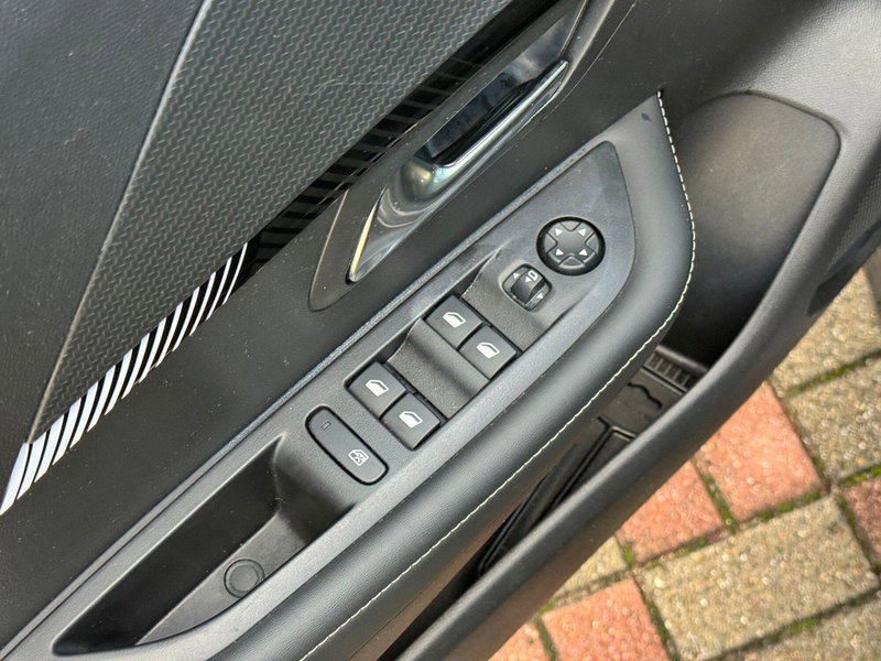 Peugeot 208 usata a Vercelli (9)